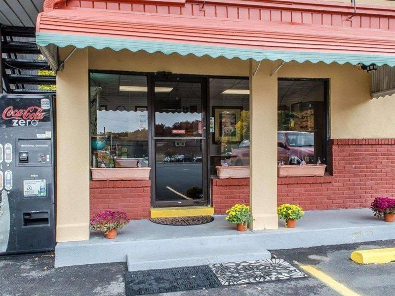 伊克诺拉奇酒店 Frackville 外观 照片